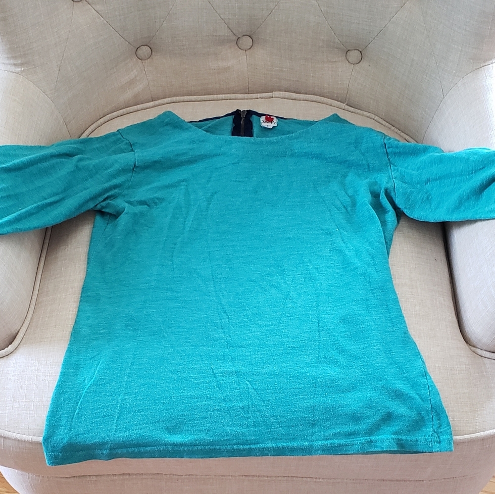 Teal top